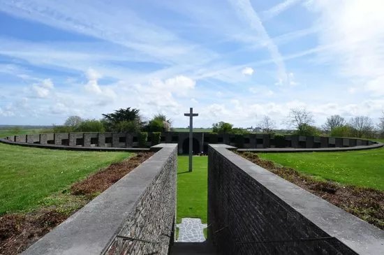 Mausolee du Mont d'Huisnes