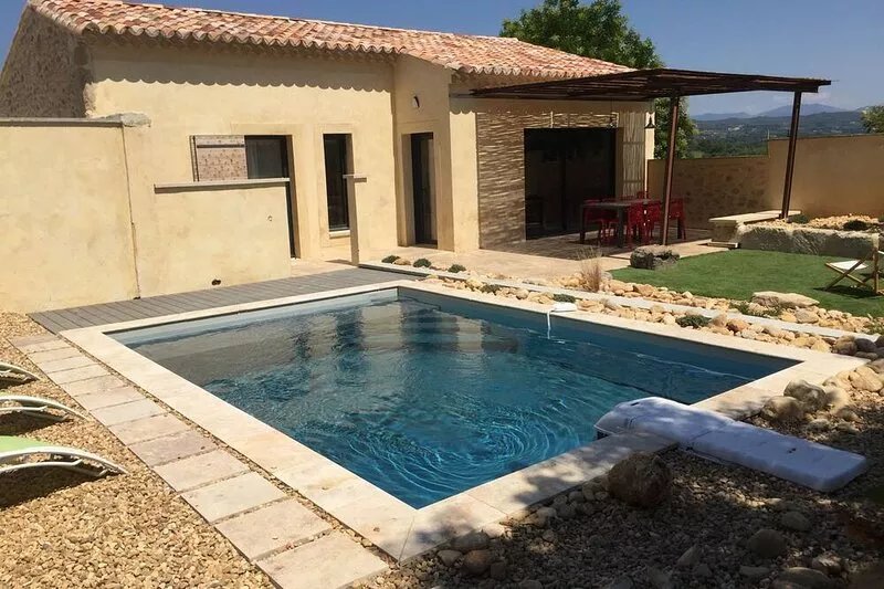 Small air-conditioned villa with heated swimming pool