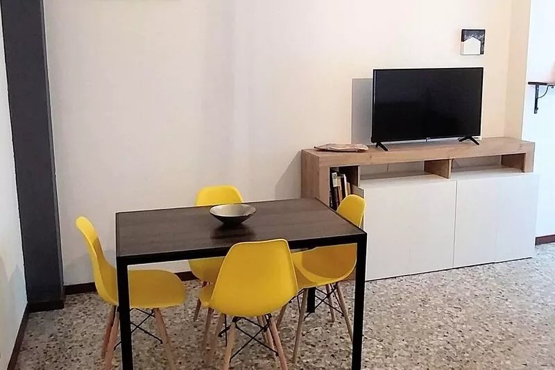 Apartment for 4 guests, quiet and equipped, 15 minutes by tram from the center