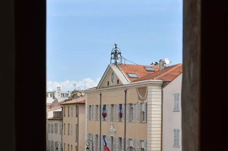 Bright and large apartment in heart of the old town