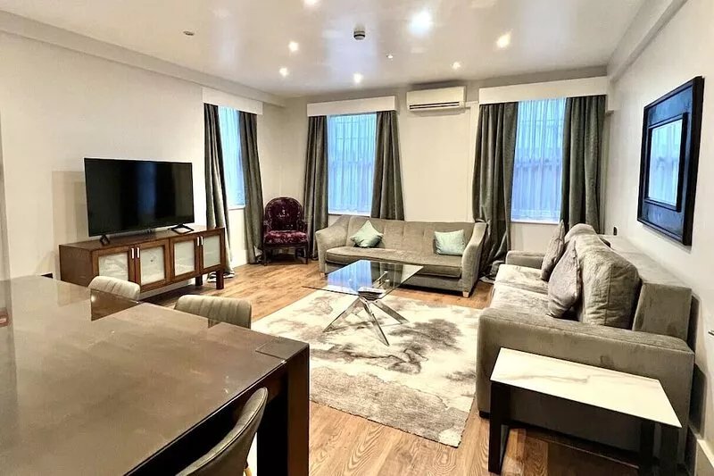 3 Bed/3 Bath Brand New Flat, Patio, Sky TV, AC