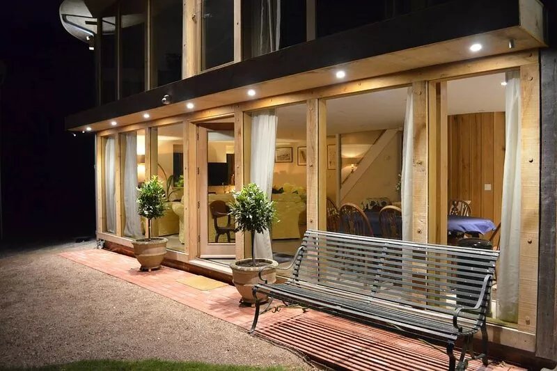 Detacted , Luxury  Lodge Within Open Country