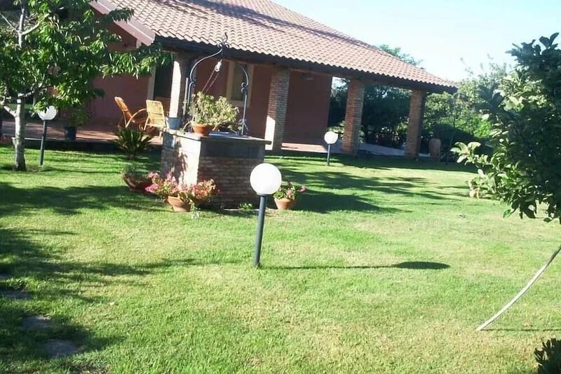 Villa with garden on the slopes of Etna, private parking area, panoramic.