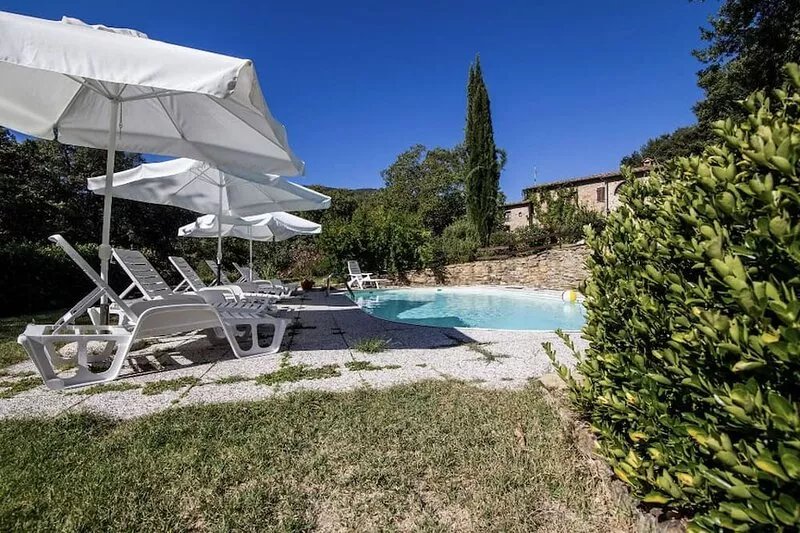 Peaceful cottage in Tuscany with private pool
