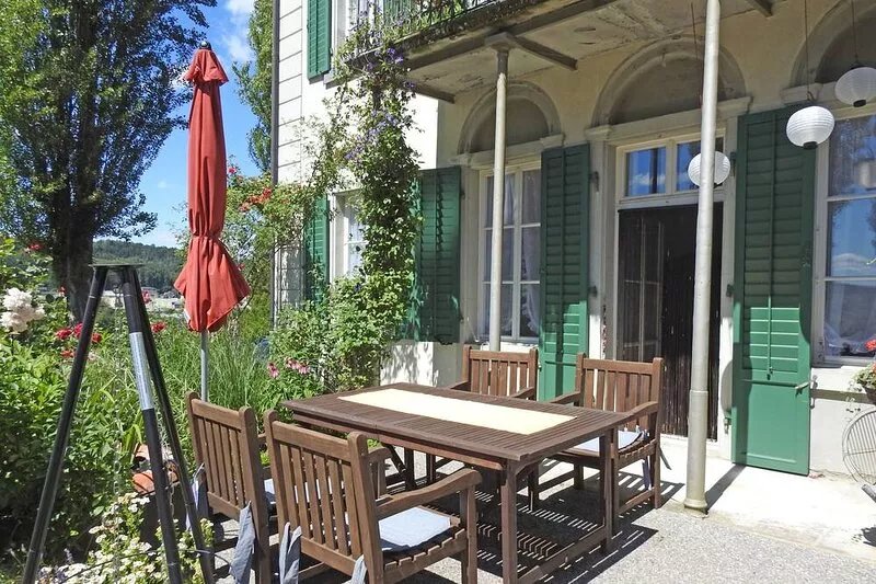 Generous living comfort in a distinctive old town house with a large garden