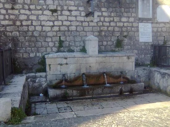 Fontana delle Quattro Cannelle