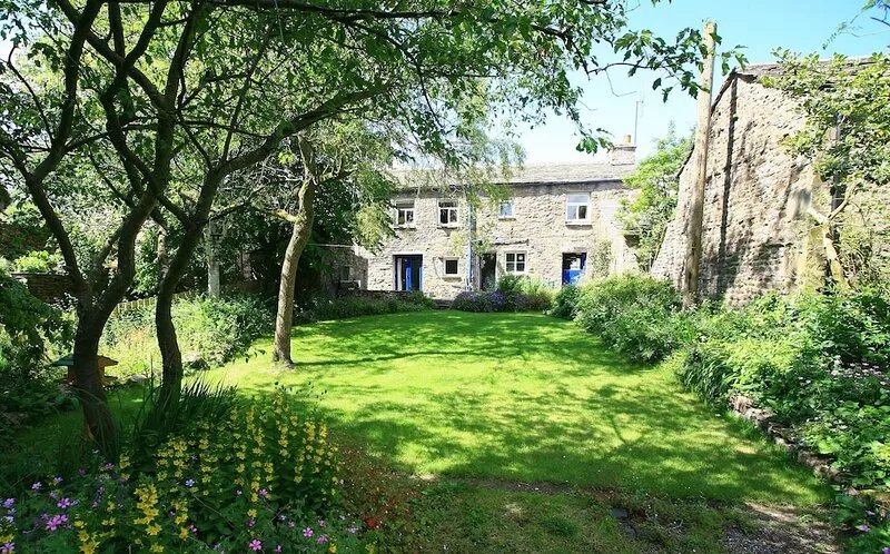 Ivy Cottage in Dent - Yorkshire Dales National Park & 30 miles to Windermere