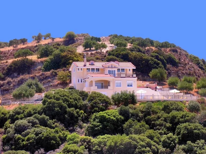 Luxurious Private Villa with Private Pool and Sea Views- 6 min drive from beach