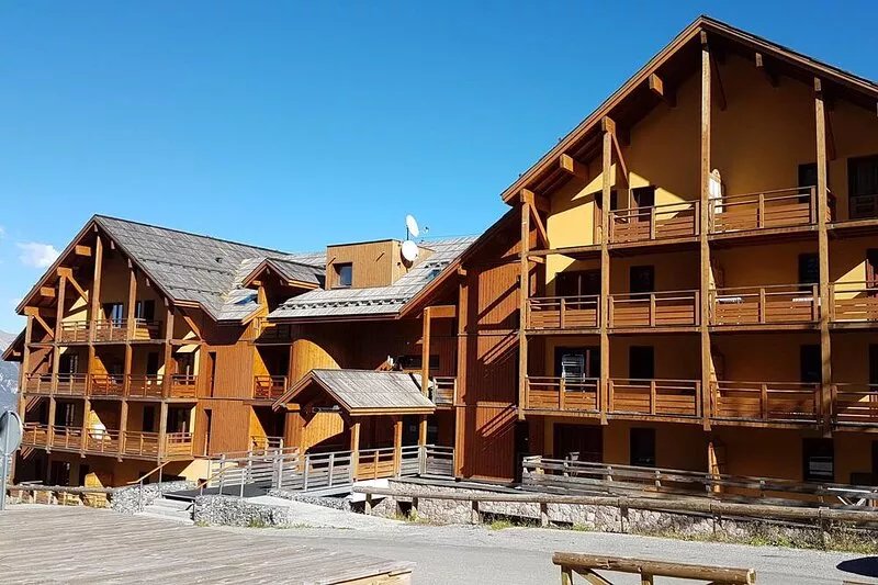 APARTMENT 3 BEDROOMS 2 BATHROOMS WITH SWIMMING POOL NEAR THE SLOPES