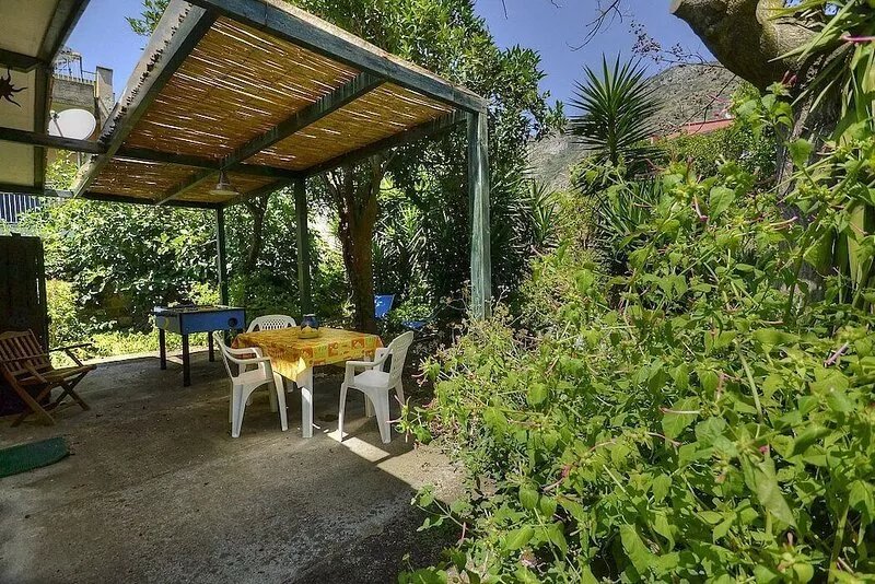 Casa Ardesia is a cheerful independent house surrounded by the greenery.  You w
