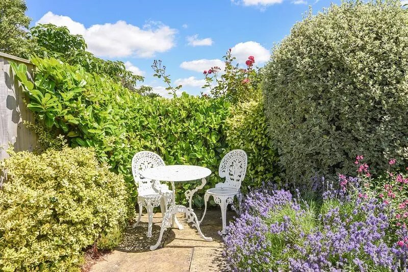 NUTWOOD, family friendly, country holiday cottage in Charmouth