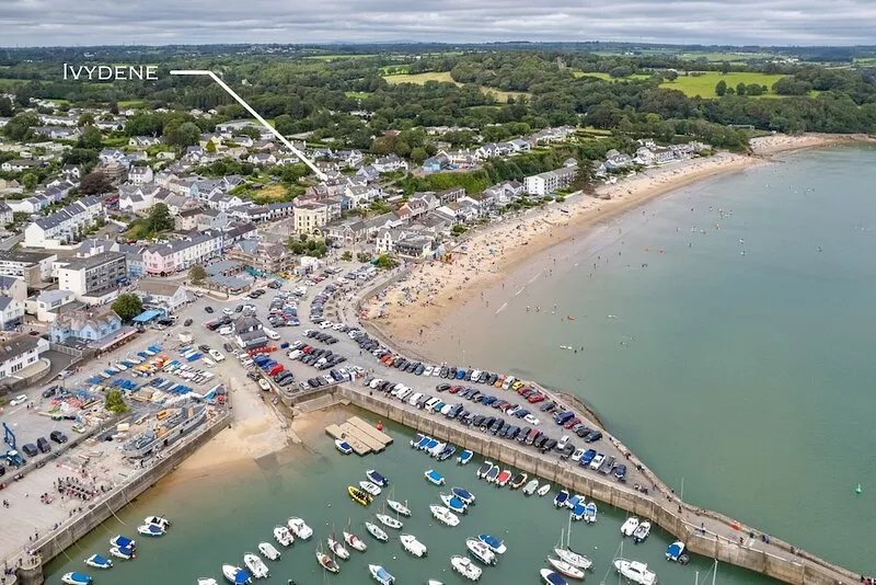Ivydene Cottage - Stone Throw to Beach, Sea Views
