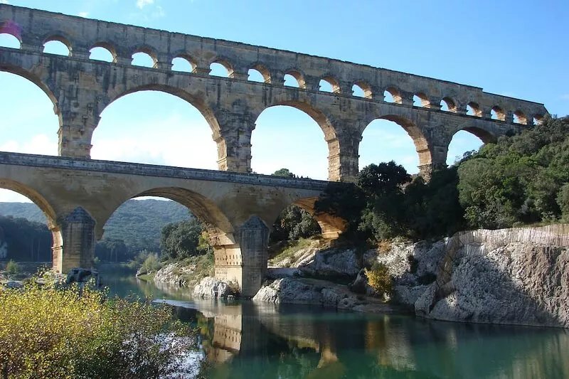 Charming house in Provencal Gard, large garden, swimming pool, children's games