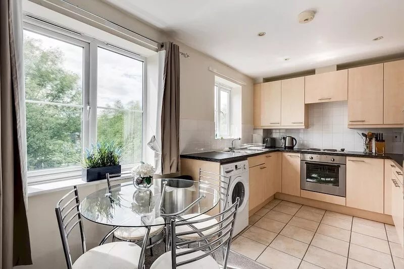 Modern 2 Bedroom Apartment in popular Jericho !!!