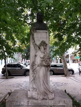 Estatua a Rosa Araujo