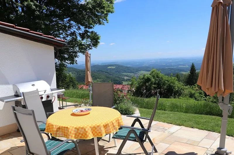 Comfortable vacation home - super south-facing location & view, quiet, nature