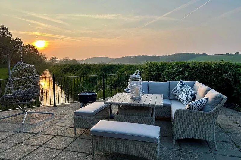 Idyllic Country House,  Hot Tub, Games Room, Tranquil Setting, Views, Vineyards