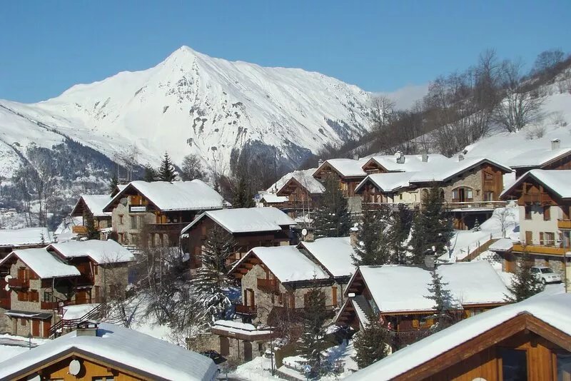 Spacious chalet 100m from the slopes of St Martin / 3 valleys ideal for