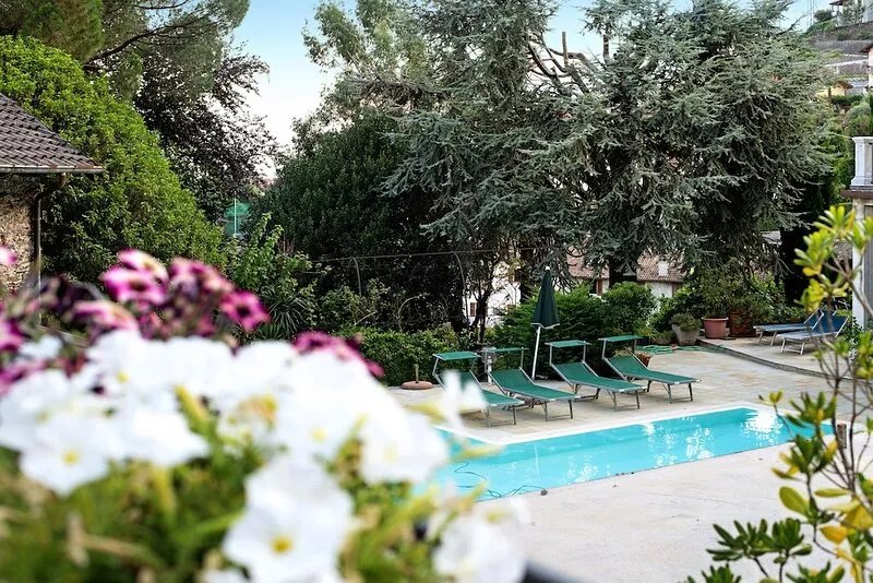 Holiday Home Villa Eden Jacuzzi Pool with Lake View, Wi-Fi & Terrace