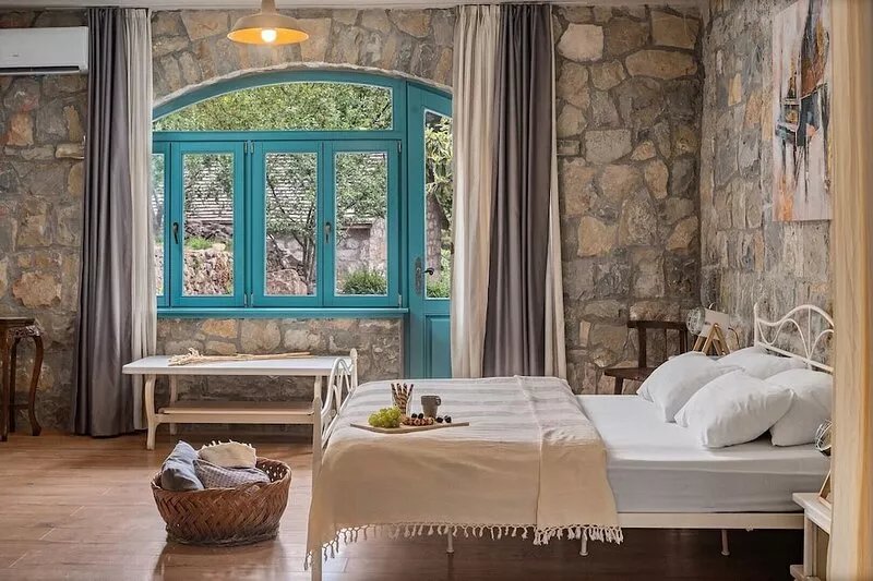 Villa Vultana with heated pool, 4 bedrooms, 3.5 bathrooms, 10 persons max
