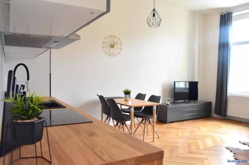 DESIGNER apartments in TRENDY,CENTRAL Neighbourhood!