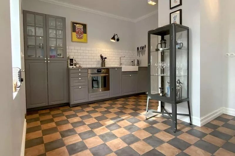 Charming cottage in old Reykjavik centre with hot tub and terrace