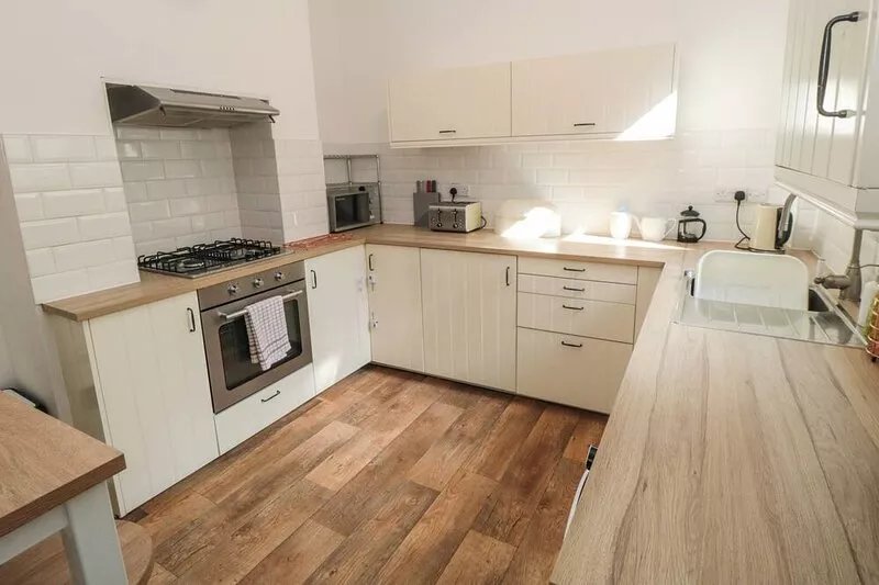 22 ST. MARYS WALK, pet friendly, with a garden in Scarborough