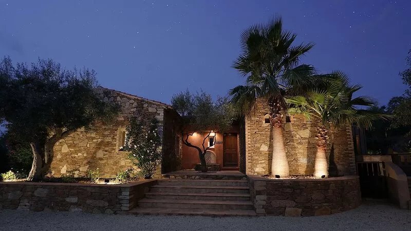 Villa Joya: A Stunning, elegant villa in private grounds with heated pool
