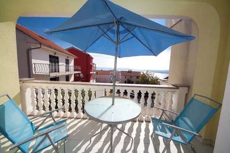 Holiday apartment with air conditioning and sea view