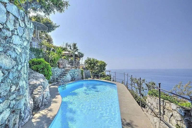 Villa Ernestina Grande: A splendid and luminous four-story villa set into the