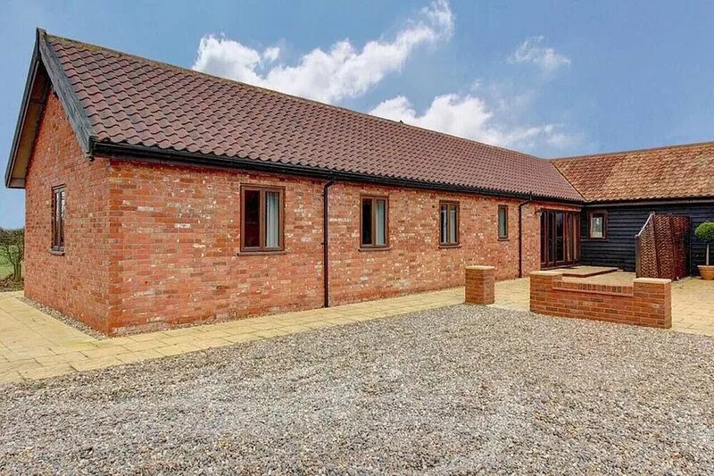 Canola Lodge - Two Bedroom House, Sleeps 4