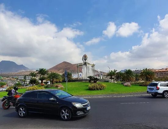 Avenida Jaun Carlos Fountain