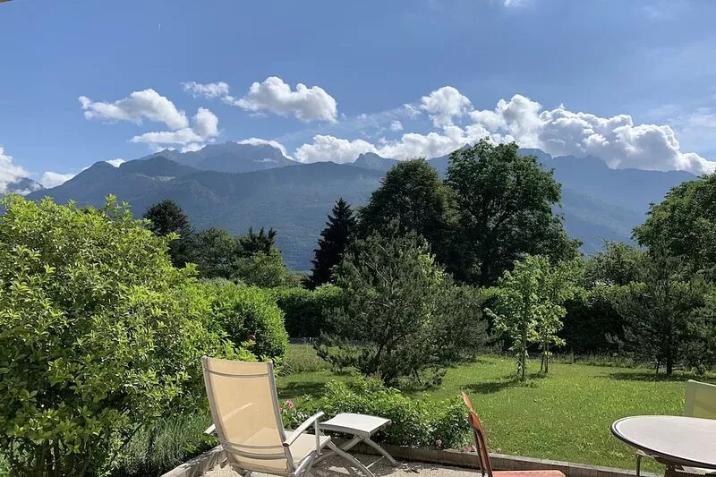 Maison 120 m2 Avec Terrasse et Jardin Arboré sur les Hauteurs du lac Dannecy