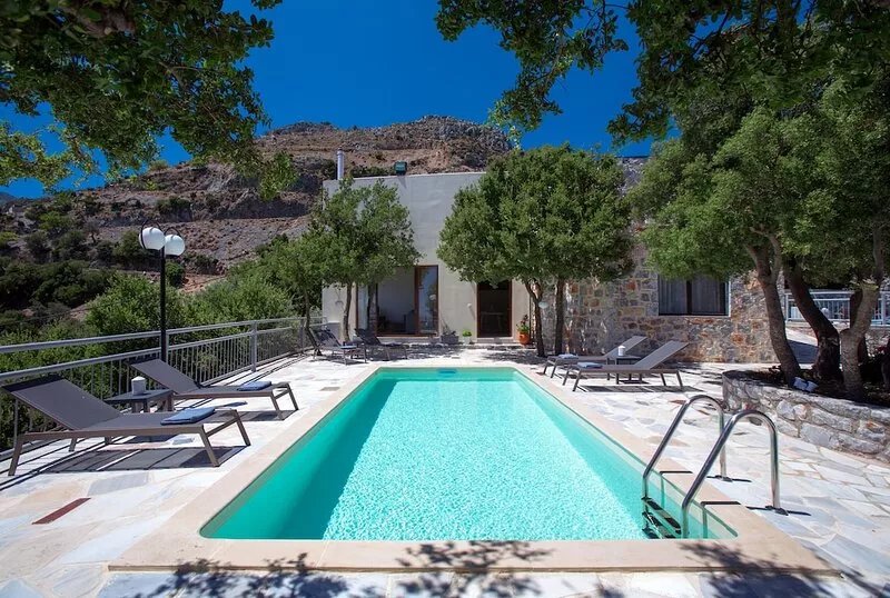Somnia Villa, With private pool, close to amenities, nature's revitalisation