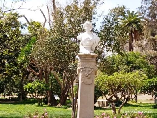Escultura a Pepita Teixidor i Torres