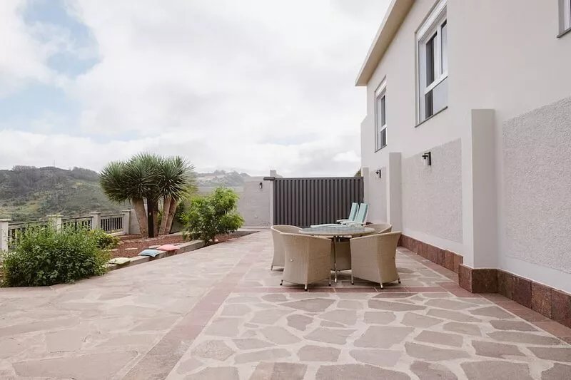 Renovated rustic house with stunning views, 2 bedrooms, 2 bathrooms, Wi-Fi