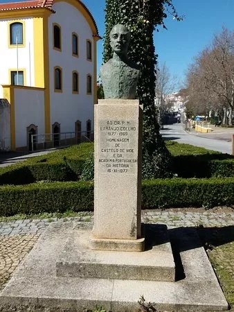 Busto do Dr.Jose Pereira Flores