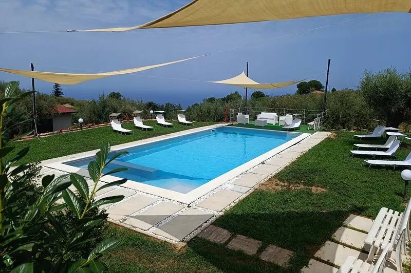 Pretty villa with pool on a hill, 15 minutes from the beach of Capo d'Orlando