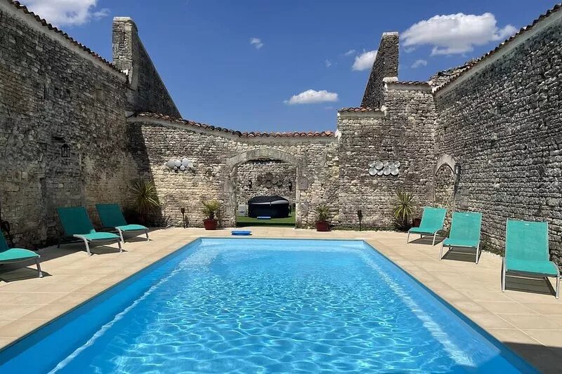 1854 Chassors- Charente gîte - 4*- heated pool  & Jacuzzi, amazing facilities
