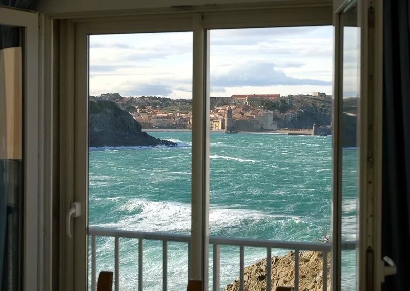 Apartment T3 on the seafront. Breathtaking view over Collioure and the sea