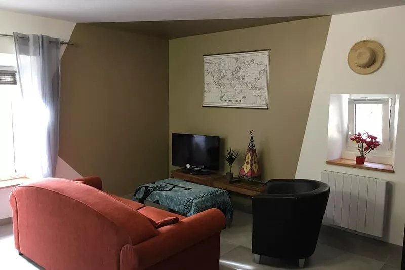 Downtown apartment on quiet street near the quays of the rhone