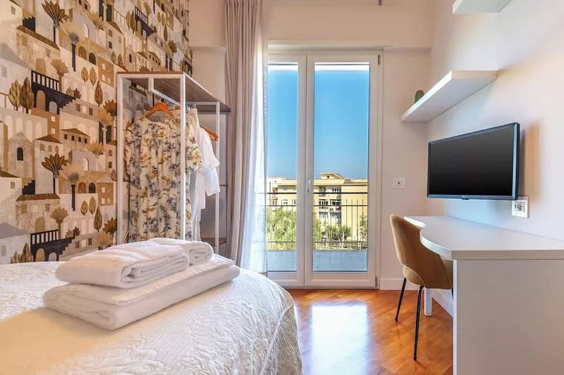 AMAZING NEW LUXURY APARTMENT - SORRENTO CENTER