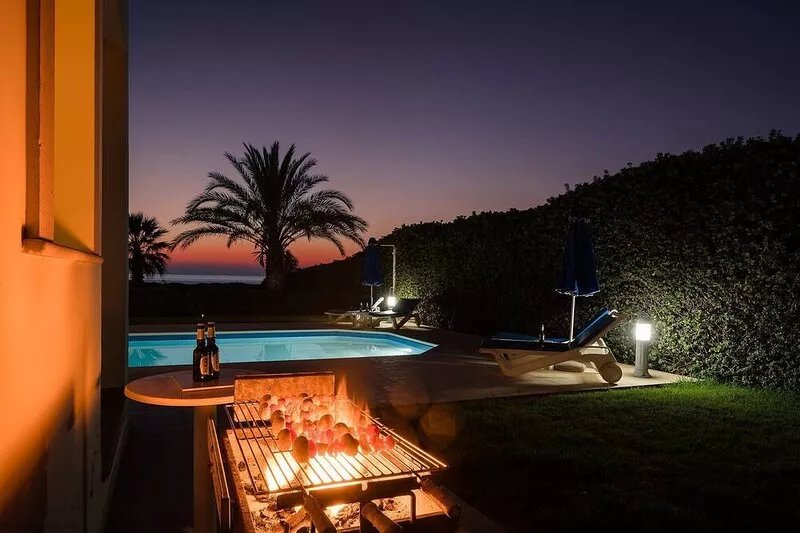 Anthiana Beach Villa - Argaka -  A Seafront villa that sleeps 8 guests in 4