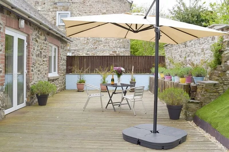 In the heart of St Dogmaels, this coastal property is the perfect romantic