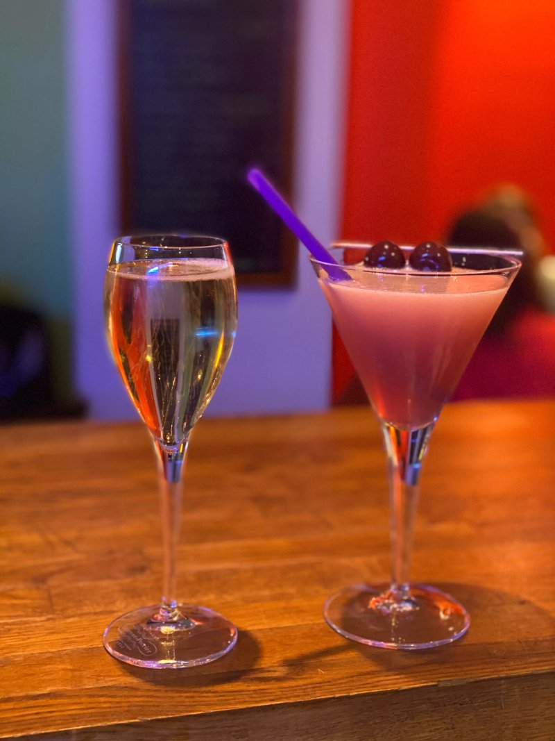 Pin Up Bar
