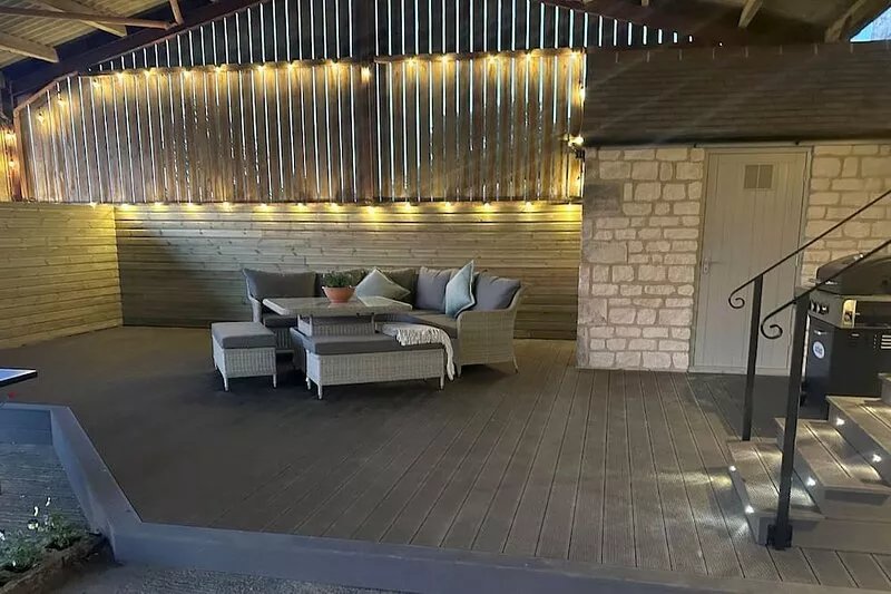 Owls Nest Barn - sleeps 9 guests  in 4 bedrooms