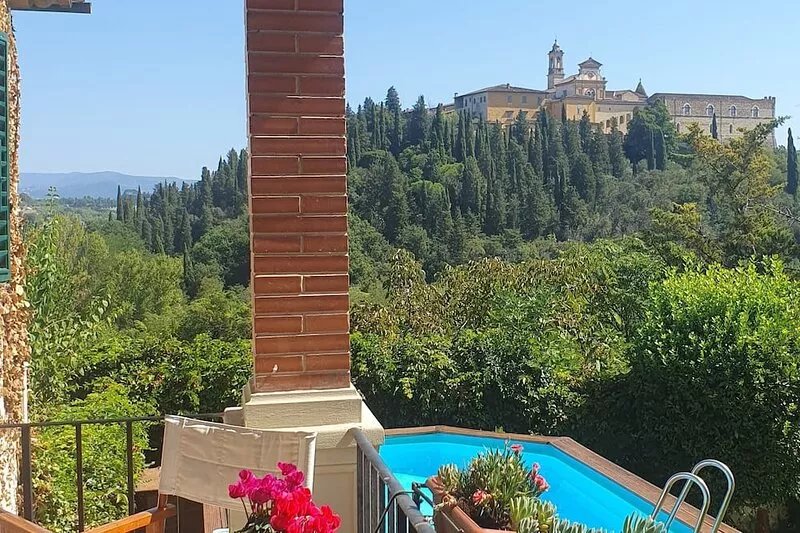 Mansion overlooking the Tuscan Certosa of Florence, close to downtown