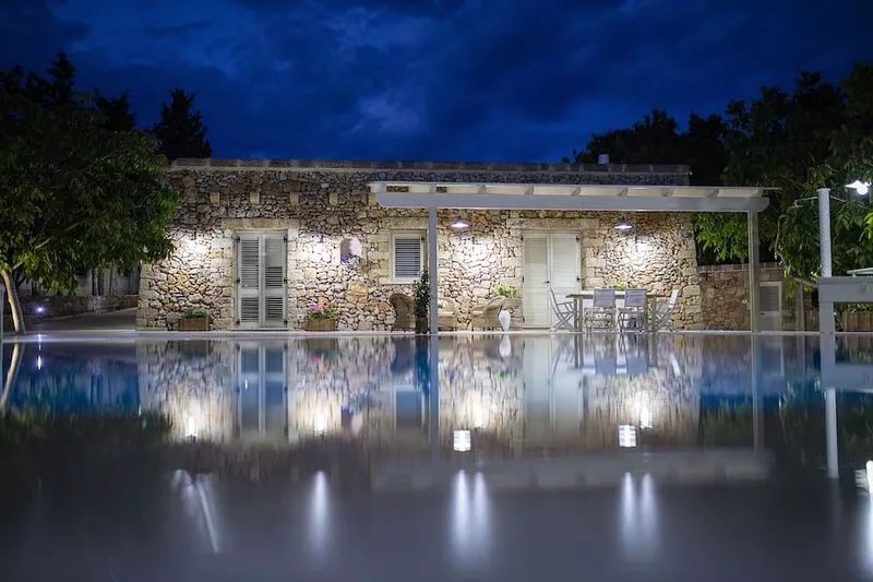 Puglia Salento luxury villa with swimming pool and hydro spa. a few km from