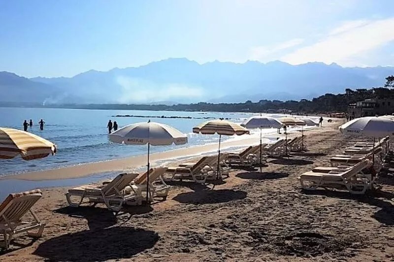 Corse House 6 pers wide garden 200m beach Calvi