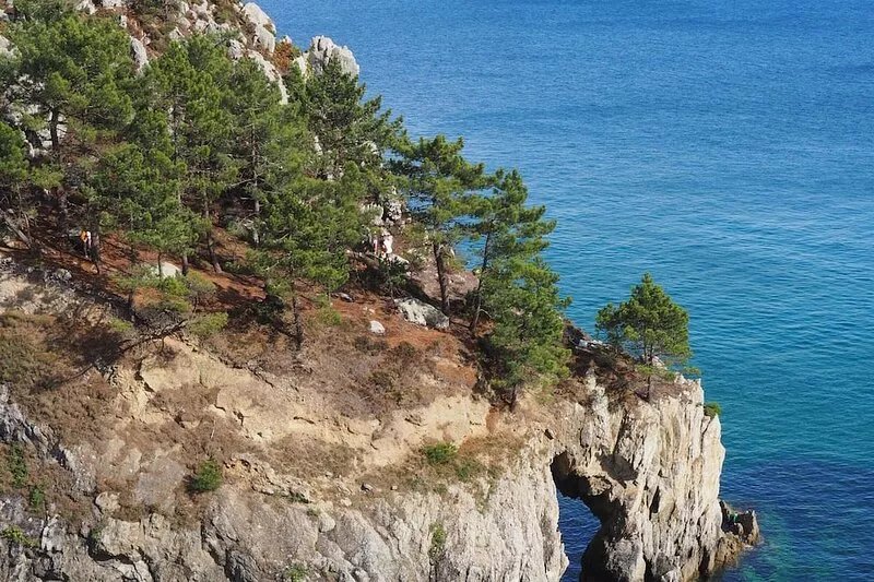 House in Cape Sizun between sea and countryside
